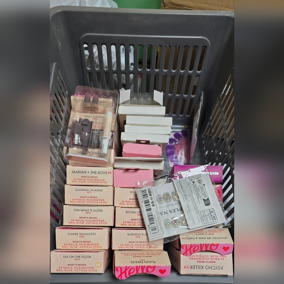 Lot Of Press On Nails